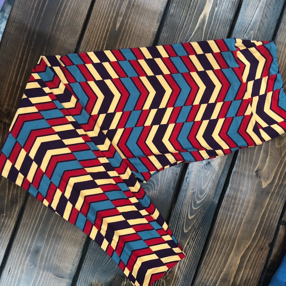 LulaRoe Tall and Curvy Leggings